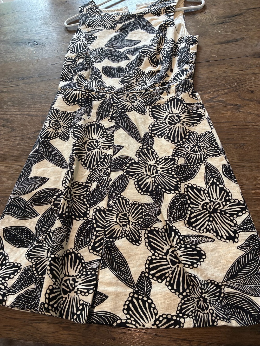 Sleeveless Floral Fit-and-Flare Dress in Cream and Black - Picture 2 of 5